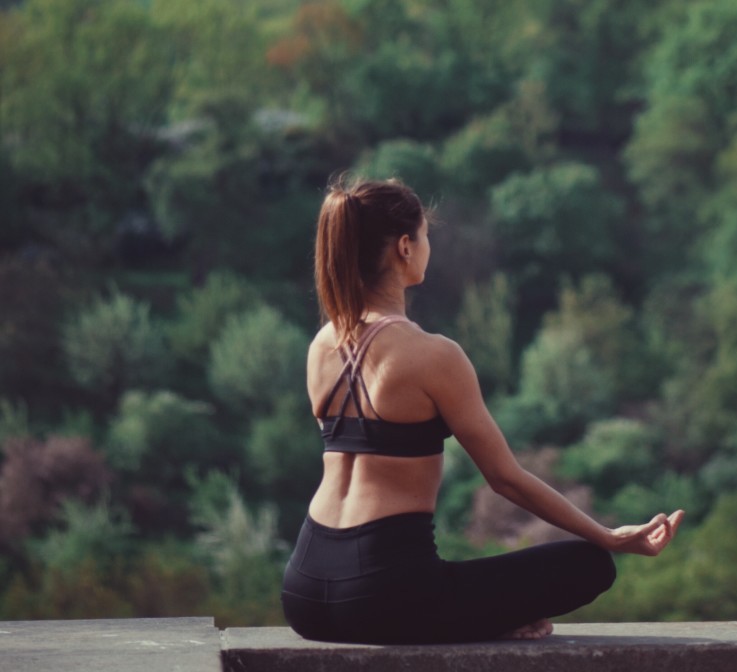 healthy-lifestyle-yoga-meditation-wellness-zen-outdoors-yoga-nature-yoga-morning-yoga-womens-health_t20_no3VBg